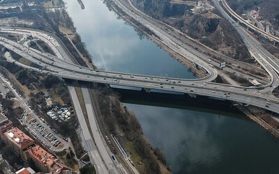 Rekonstrukce Barrandovského mostu: Jaké komplikace čekají řidiče a cestující v MHD? (Otázky a odpovědi)