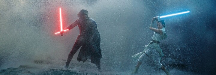 Rey ovládá duální světelný meč! V novém traileru pro Star Wars: Episode IX z něj šíří temnou sílu
