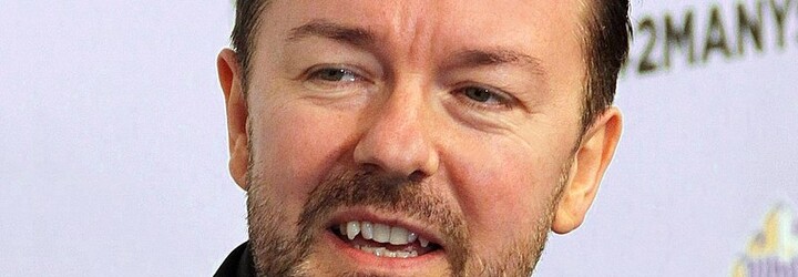 Ricky Gervais v sobotu večer vystoupí v Praze. Zatím ochutnává pivo a prochází se po Hradčanech
