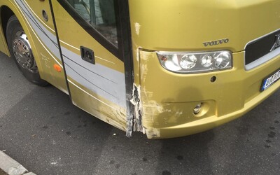 Řidič autobusu z Liberce do Prahy zkolaboval za jízdy. Cestující za něj pohotově převzal řízení