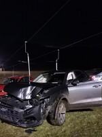 Řidič na Českokrumlovsku slepě důvěřoval navigaci, skončil na sjezdovce. Škoda jde do milionů korun