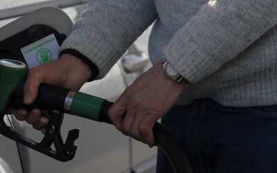 Řidiči v Německu tankovali palivo za 1 cent. Za pár hodin bylo odčerpáno až 3 000 litrů