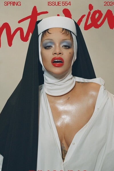 Rihanna pózovala na titulke známeho magazínu ako „necudná mníška“. Intímnymi fotkami pobúrila veriacich