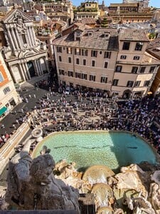 Řím nezvládá masový příliv turistů, plánuje zavést regulační opatření. Ikonickou památku čekají změny