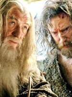Rings of Power: Proč je Númenor tak důležitý a kdo jsou Elendil, nový vůdce skřetů Adar a čaroděj, který spadl z nebes?
