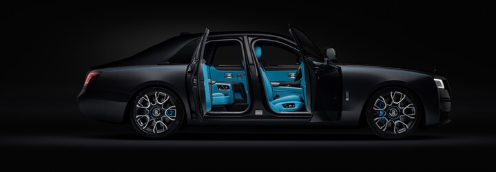 Rolls-Royce Ghost se ukazuje v exkluzivním provedení Black Badge, jehož karoserii pokrývá 45 kilogramů barvy