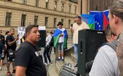 Romové se bojí o své bezpečí, demonstrovali před Úřadem vlády ČR. Chtějí demisi a Babiše do čela 