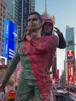 Ronaldovi vytvorili k narodeninám novú sochu. Bola vystavená na Times Square a stala sa terčom posmeškov