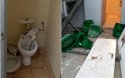 Rozbité záchody, steny aj dvere. Po zápase so Žilinou údajne fanúšikovia Slovana zdemolovali štadión a vytrhali sedačky