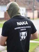 Rozsiahla policajná razia na západnom Slovensku: NAKA zadržala členov násilníckej zločineckej skupiny (aktualizované)
