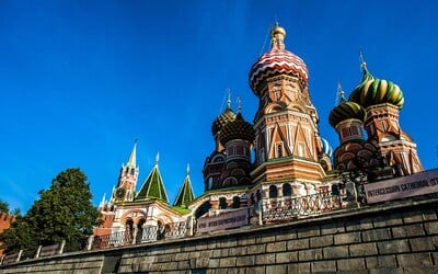Rus s jedem v Praze je novinářská kachna, tvrdí Kreml. O žádném vyšetřování prý vůbec nic neví