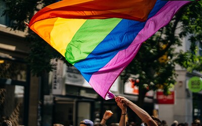 Ruská duma schválila zákaz „propagandy“ LGBT+. Má bojovať proti „temnote“, ktorú vraj šíri Európa a USA