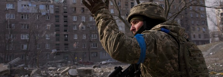 Ruské ozbrojené síly zabraly podle ukrajinské vlády 11 evakuačních autobusů u Mariupolu