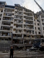 Ruské rakety zasáhly obytné domy v Kyjivě, několik lidí bylo zraněno