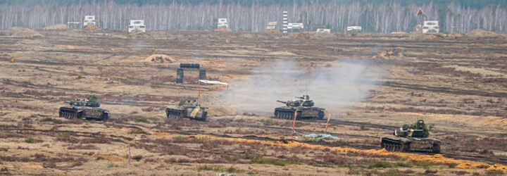 Ruská vojska se u ukrajinských hranic rozptylují na nové pozice, ukazují satelitní snímky