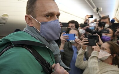 Ruského opozičného lídra Alexeja Navaľného zatkli po pristáti v Moskve. Domov sa vrátil po zotavení sa z otravy jedom