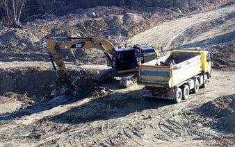 Rusko a Severná Kórea stavajú prvý cestný most. Pozri si, čo odhalila satelitná snímka