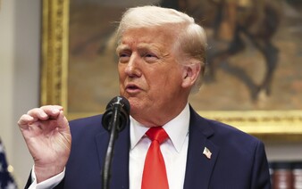 Rusko chváli USA: Zmrazenie pomoci pre Ukrajinu je „najlepším príspevkom“ k mieru