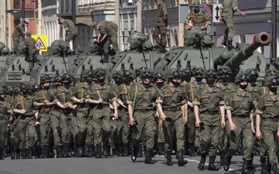 Rusko povolá na západ země nové vojenské jednotky. Chce tak čelit „narůstající hrozbě ze strany NATO“
