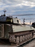 Rusko se údajně neplánuje zastavit na Donbasu. Nedaleko ukrajinských hranic nasazuje další vojáky