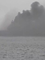 Rusku hoří jeho jediná letadlová loď. Zřejmě ji podpálili svářeči
