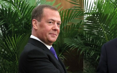 Ruský exprezident Medvedev na Twitteri: EÚ do roka zanikne, Slovensko bude patriť do novej ríše