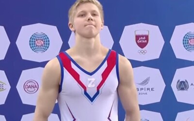Ruský gymnasta si na dres nalepil válečný symbol Z. Na stupni vítězů stál vedle Ukrajince, který získal zlato