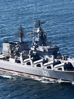 Ruský křižník Moskva zničil rozsáhlý požár. Ukrajina tvrdí, že vlajkovou loď černomořské flotily zasáhli raketami Neptun