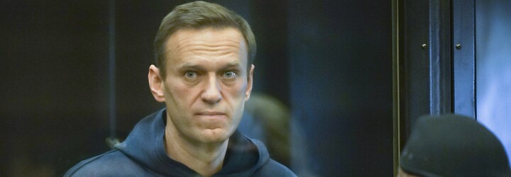Ruský soud poslal Alexeje Navalného na devět let do vězení. Opoziční lídr reagoval přes sociální sítě 
