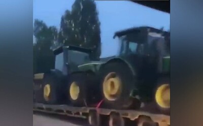 Rusové ukradli v Melitopolu traktory a kombajny za miliony. Ukrajinci je na dálku vypnuli