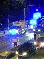 Rvačka cizinců v Praze: Několik mladíků utrpělo bodná poranění, muž s nožem chtěl ujet tramvají