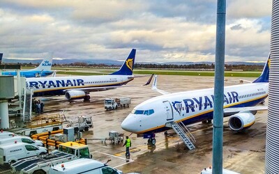 Ryanair tento víkend ruší stovku letů. Důvodem je stávka na oblíbeném letišti