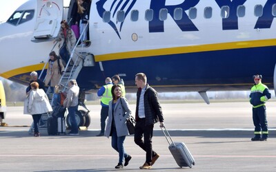 Ryanair už v Španielsku nemôže vyberať poplatky navyše za príručnú batožinu. Obmedzuje totiž práva cestujúcich