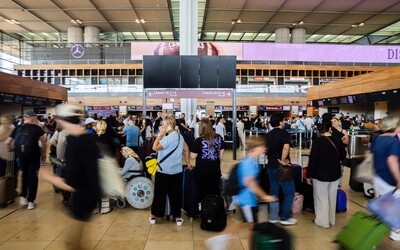 Ryanair varuje pred problematickými batožinami. Ktorým farbám kufrov sa treba počas dovolenky radšej vyhnúť?