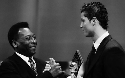 S legendárnym Pelém sa lúčia Messi a Ronaldo. Za futbalistom smúti aj jeho storočná mama