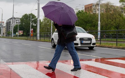 SHMÚ vydal výstrahy 2. stupňa: V nedeľu hrozí na celom území Slovenska silný dážď