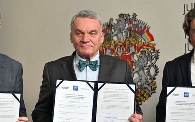 SPOLU, Piráti a STAN v Praze podepsali koaliční smlouvu. (Staro)nový primátor čelí kritice za kumulaci funkcí