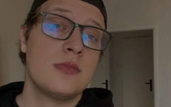 Samuel žije s Visual snow syndrómom: Nemôžem ísť na nákup, pozrieť si film ani si nájsť prácu