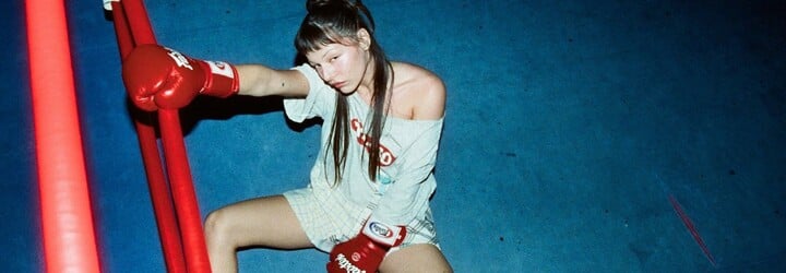 Sara Rikas vydala svoj debutový album „Ja, Sára“. Z jej intímnej spovede behá mráz po tele (Recenzia)