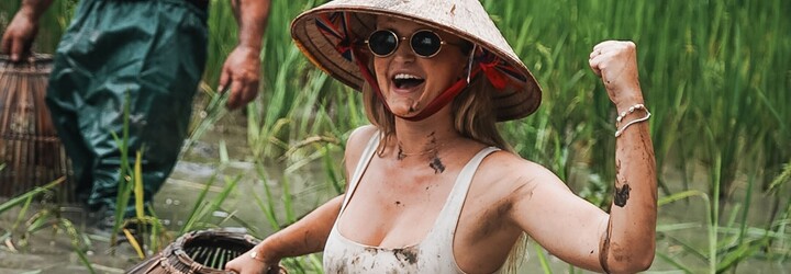 Sarah vyrazila do Vietnamu na ryby: „Místní se divili, že blondýna jde chytat ryby do bahna holýma rukama“
