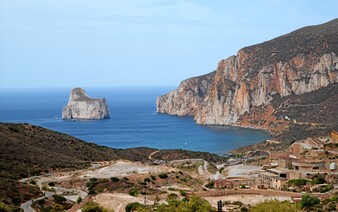 Sardinie nabízí ubytování zdarma. Má to dvě podmínky, jedna řadu lidí diskriminuje