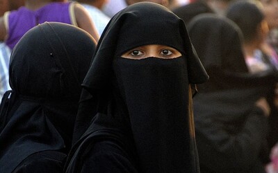 Saudská Arábia povolila ženám žiť či cestovať osamote. Doteraz im to musel schváliť otec