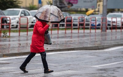 Sbal si deštník a pořádně se obleč, celý týden bude sněžit a pršet 