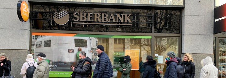 Sberbank v Česku končí. Toto jsou způsoby, jak se klienti mohou dostat ke svým penězům