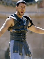 Scénář pro oscarového Gladiátora byl příšerný, vzpomíná herec Russell Crowe. Co ho přesvědčilo roli přijmout?
