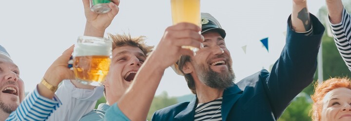 Se sober shamingem se setkalo 36 % Čechů. Když nechtějí pít alkohol, používají bizarní výmluvy