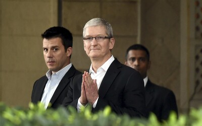 Šéf firmy Apple Tim Cook za poslední rok vydělal 200krát více než jeho průměrný zaměstnanec