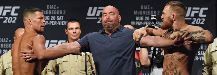 Šéf UFC Dana White sdílel zpomalený záběr hrozivé dvojité zlomeniny. Pogratuloval soupeři k historickému vítězství