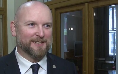 Šéf magistrátu Kubelka, který dal asistentce odměnu 857 tisíc, končí. Primátor Svoboda ho odvolal