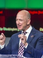Šéfa Amazonu Jeffa Bezosa bude rozvod stáť desiatky miliárd dolárov. Z manželky spraví jednu z najbohatších žien
